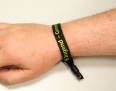 Stoff-Armband mit Einmalverschlu�